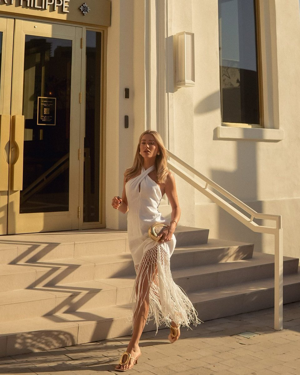 lulusdotcom's tweet image. golden hour, golden mood ✨ shop stunner @cindyprado's Perfect Sunshine White Maxi Dress here: lulus.visitlink.me/3lOML7 🦢

#lovelulus #springfashion #springdress #lwd #ootdinspo white dress, spring dress, spring ootd, spring fashion