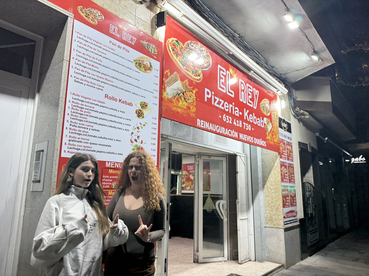glossypop065's tweet photo. El Rey Pizzería Kebab (Bellreguard)
Local: 6/10
Amigo: 8/10
Apariencia Kebab: 6/10
Precio Kebab: 5/10
Sabor Kebab: 7,5/10
Pan Kebab: 6/10
Carne Kebab: 8/10
Salsa: 7/10
Orden Productos: 6,5/10
Overall: 6,43/10
Ubi: https://t.co/F8pQESW56z https://t.co/7ARPvp02PL