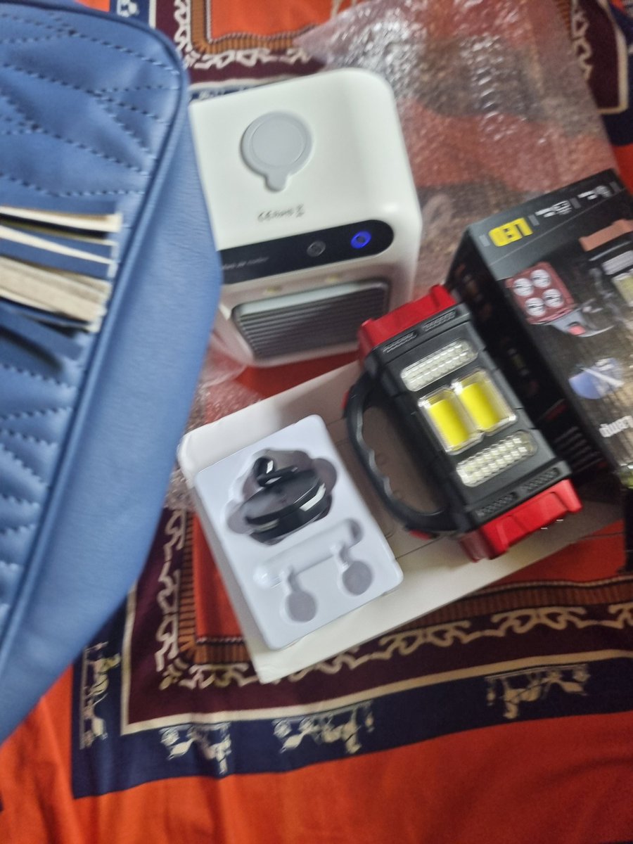 from them too(evidence is in the video I made below). 

I was kinda excited when I unboxed the items, because it reminded me of way back; maybe I should have ordered much better items🤔🙄

2/3
