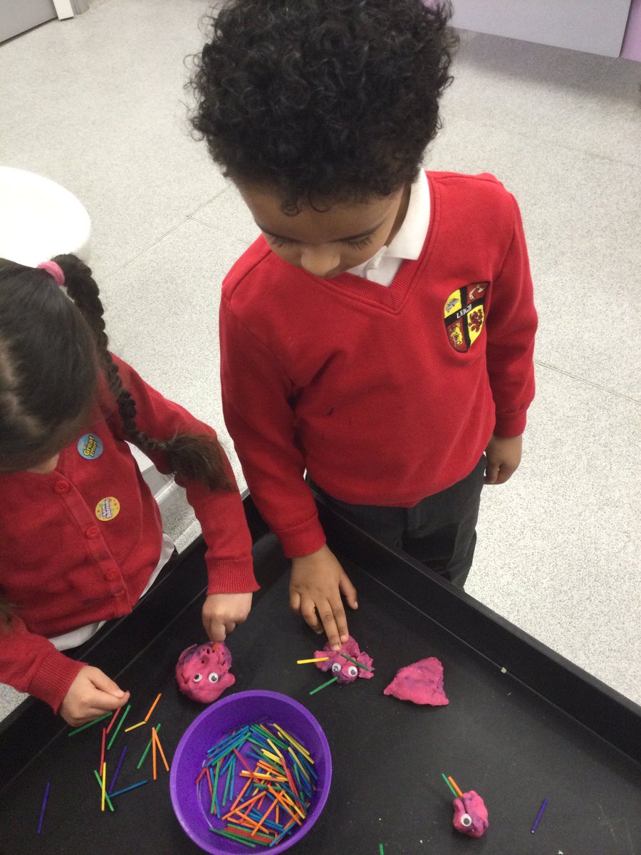 LeighPrimary's tweet photo. Nursery children have been wonderful at making pink play dough pigs. They added the different features to make the pigs. @voice21oracy #Literacy #playdoughfun #lifelonglearners https://t.co/qkLbt2AUD4