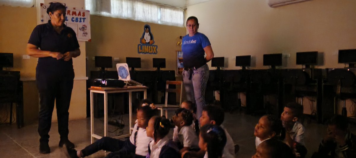 #10Marzo | Los Símbolos Patrios 💛💙❤️
Identificar los símbolos patrios principales, Entender su significado y importancia, Honrar a la patria y sus símbolos. Dirigido a 1er grado "B" en el <a href="/CbitSofiadeH/">CbitSofiadeHurtado Soy @FundabitAragua</a>

#SomosFundabit #FundabitAragua #CBIT #tecnologíaseducativas