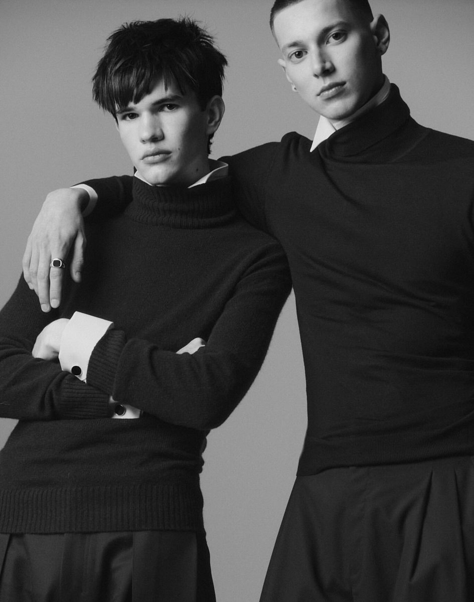 The setup vs the shot 📸 for a recent personal series on kinship