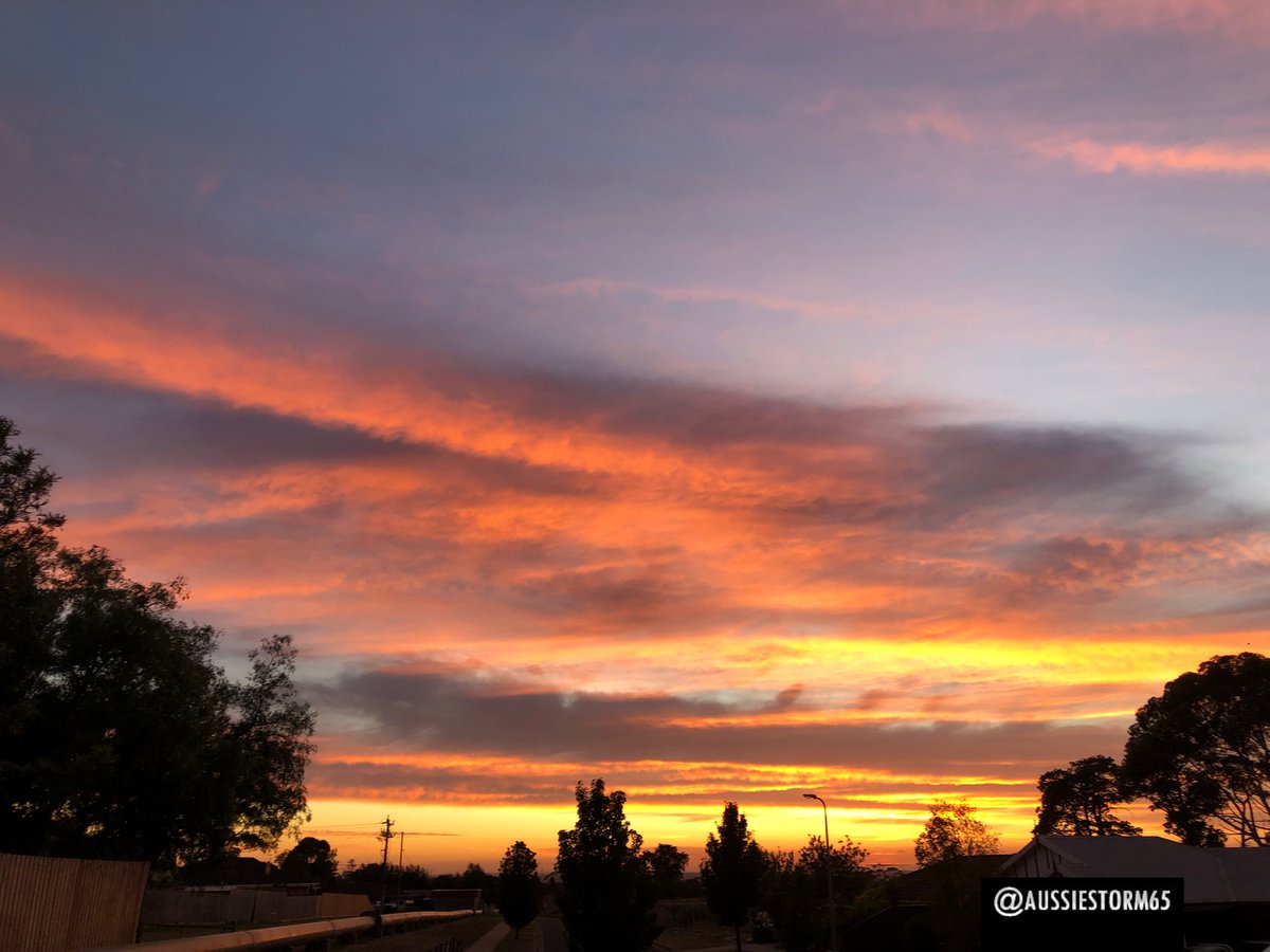 aussiestorm65's tweet image. Sunrise - Tuesday 11th March 2025

#sunrise #VicWeather #Geelong #StormHour #Autumn