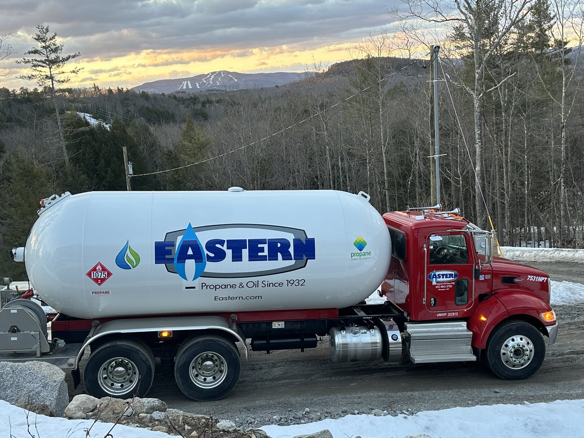 Eastern1932's tweet image. Earlier this morning our Newport Delivery Driver, Brad, was treated to quite the view of Mt. Sunapee from his delivery stop in Croydon. #viewsfromtheroad #viewsfromthedriverseat #energy #delivery #deliverydriver #fuelingyou