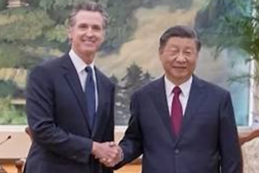 susancrabtree's tweet image. 🚨JUST IN: Gavin Newsom’s cozy relationship with China called out in our new book

ONE DAY BEFORE OUR BOOK LAUNCH, @dcexaminer HAS AN EXCLUSIVE ON MORE OF NEWSOM'S DISTURBING TIES TO THE CHINESE GOVERNMENT.  

Here are some excerpts from the Washington Examiner piece by @Barnini…