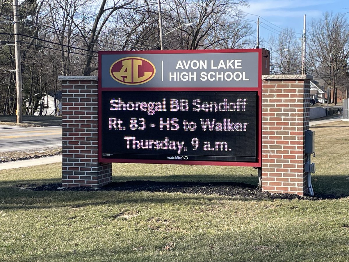 AvonLake_Ops's tweet photo. When we replaced the front sign, it was so we could celebrate kids, share info, and continue to make our campus look like the community hub that it is.
So much student recognition on the sign this week. Our kids rule.
@AvonLakeSchools @AvonLakeSports #ALexcellence #ALite https://t.co/9QkI3kfN1t