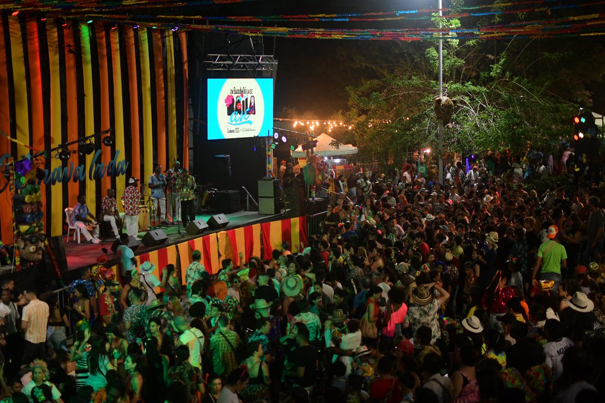 ¡Sexteto Matamba puso a todos a bailar en la #Carnavalada2025! 🔥🎶

Con su inconfundible sonido caribeño, fusionando tradición y alegría, hicieron que cada nota retumbara en el corazón del público ¡Pura fiesta y sabor! 🥁💃🏾✨