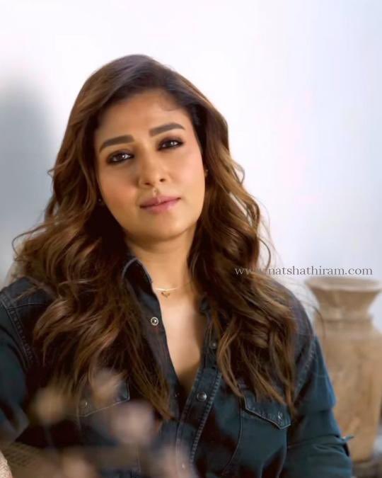 cinemadin's tweet photo. ஊரு அழகி, உலக அழகி யாரும் இல்ல உன்னப்போல #Nayanthara #Nayan #ladysuperstar #goddess https://t.co/JFjKsQ4vm6