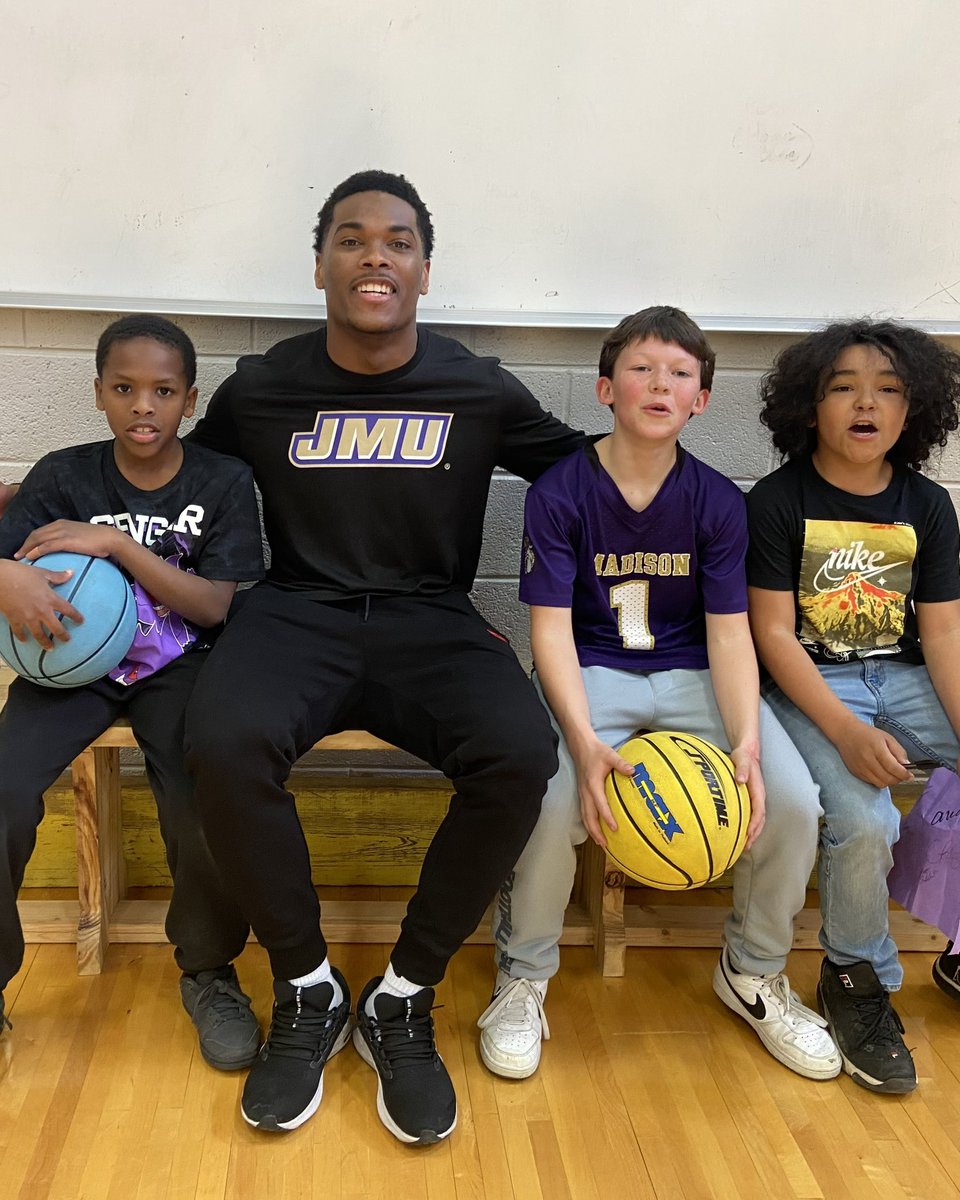 Inspiring the next generation 💡

Proud of our guys to taking the time to talk to local elementary schools about teamwork and leadership! 

#GoDukes