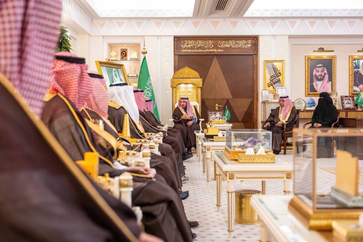 MhAlmarshad's tweet photo. تشرفت بلقاء سمو #أمير_منطقة_القصيم مع زملائي  أعضاء المجلس الاستشاري الاستثماري بالمنطقة وترأس سموه الاجتماع تم التأكيد على العمل على وجود استراتيجية شاملة #منطقة_القصيم وتعزيز الشراكة بين القطاعين العام والخاص والاستفادة من الإمكانات الاقتصادية التي تمتلكها المنطقة، وتقديم التسهيلات اللازمة لدعم البيئة الاستثمارية وجذب المشاريع النوعية التي للمساهمة في تحقيق مستهدفات #رؤية_2030