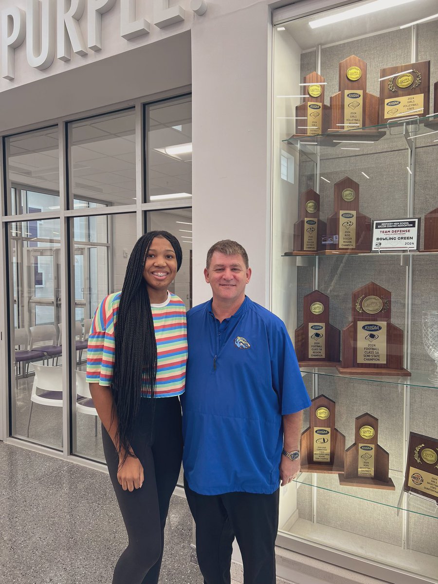 aniyahs32's tweet image. After a great conversation with @C0ACHC, I’m blessed to announce my first official offer to Brescia University! 

AGTG!! ❤️
@BresciaWBB @coach_head44 @LadyPurpleHoops