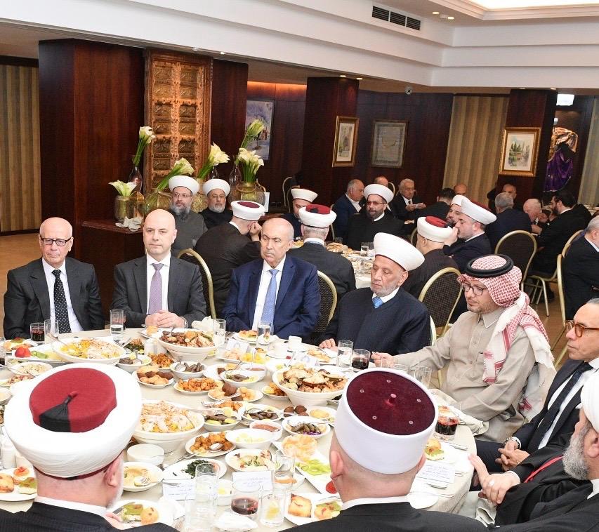 تشرفت بحضور مأدبة إفطار على شرف سماحة مفتي الجمهورية عبد اللطيف دريان في دارة النائب فؤاد مخزومي.
#غسان_حاصباني 
#الجمهورية_القوية #القوات_اللبنانية