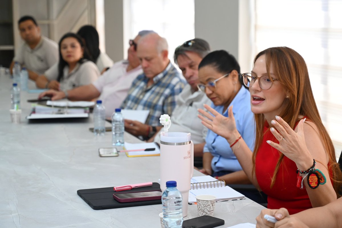 AlcaldiaVpar's tweet photo. 🧵 1/2
En #Valledupar el sector de la construcción tiene 69 proyectos activos, hoy el alcalde @ErnestoOrozcoD escuchó a sus líderes, quienes contarán con nuestro acompañamiento que los ayudará a resolver inconvenientes o despejar dudas. https://t.co/8okwHCsTgU