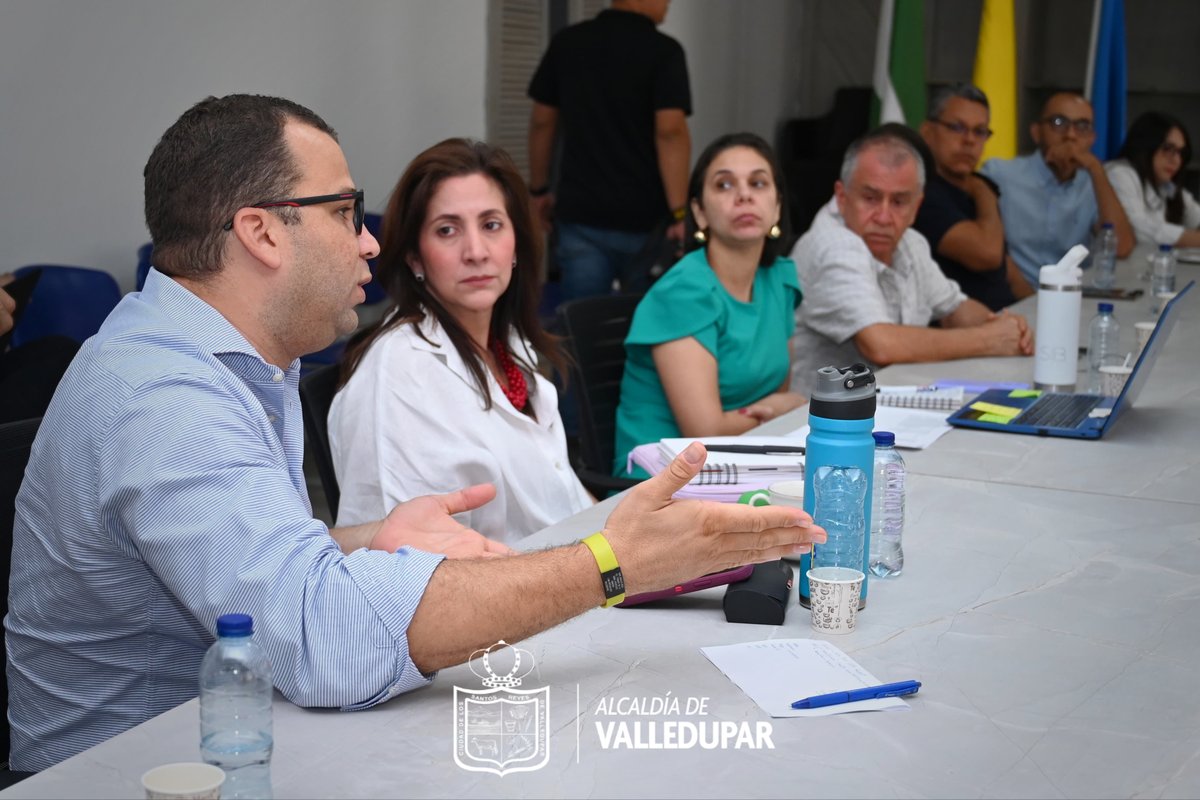 AlcaldiaVpar's tweet photo. 🧵 1/2
En #Valledupar el sector de la construcción tiene 69 proyectos activos, hoy el alcalde @ErnestoOrozcoD escuchó a sus líderes, quienes contarán con nuestro acompañamiento que los ayudará a resolver inconvenientes o despejar dudas. https://t.co/8okwHCsTgU