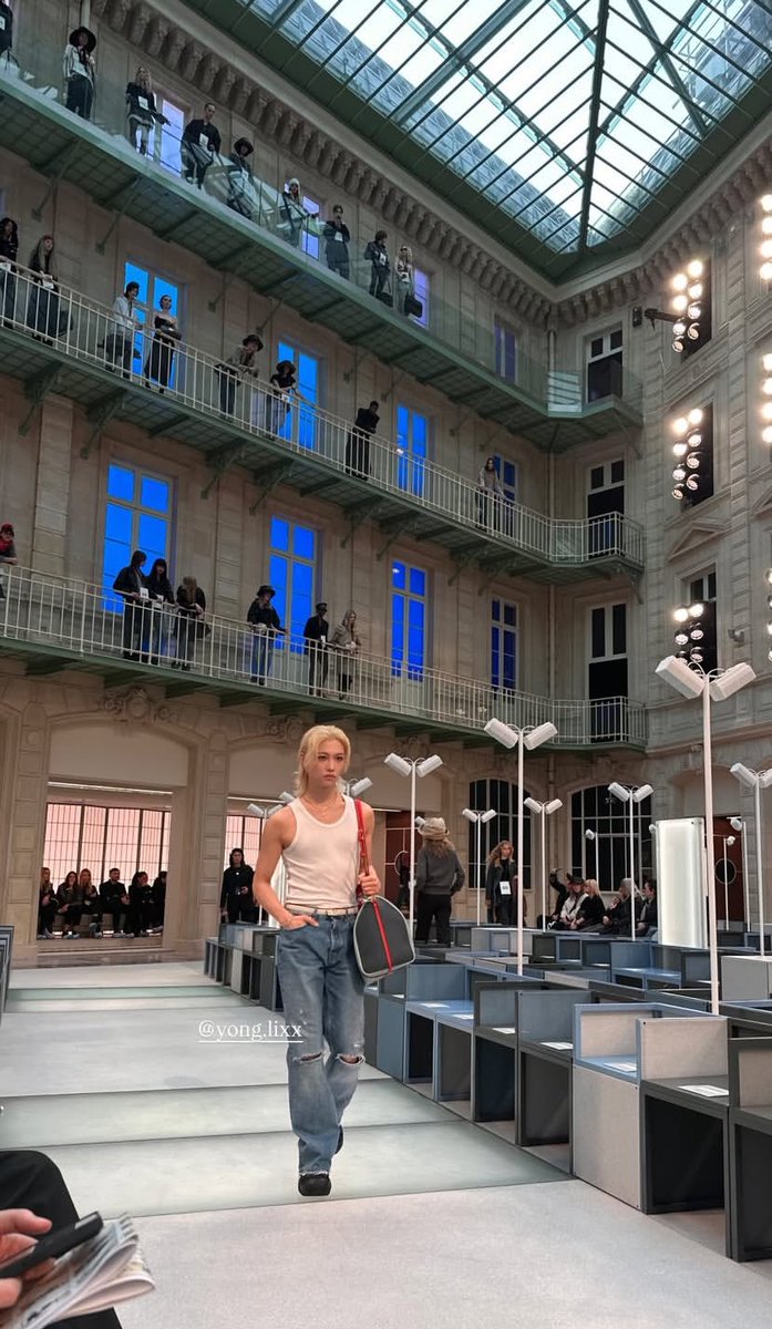 FLX_INTL's tweet photo. Rehearsal for the runway walk 

FELIX LV RUNWAY MODEL RETURN 
FELIX AT LOUIS VUITTON PFW
#FELIXxLVFW25 https://t.co/fWENFKy0CH