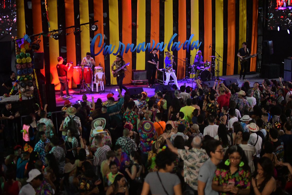 ¡Colectro prendió la #Carnavalada2025 con su sabrosura electrocaribeña! 🎶⚡

Una descarga de ritmos, sabor y locura musical que convirtió cada rincón de la Concha en una pista de baile 

¡Cuando suena Colectro, Leslie lo sabe! 🔥💃🏾🥁✨