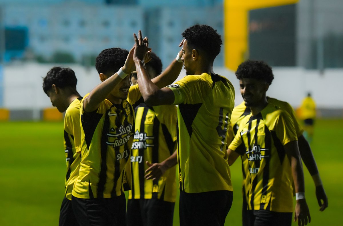 ittihad's tweet photo. 🏆دوري تحت 17 عام:
#الاتحاد 2 : 1 الوحدة  
🔚 نهاية اللقاء
أمين حيدر ⚽️
عبدالرحمن هزازي ⚽️ https://t.co/ThBjwrG0jD