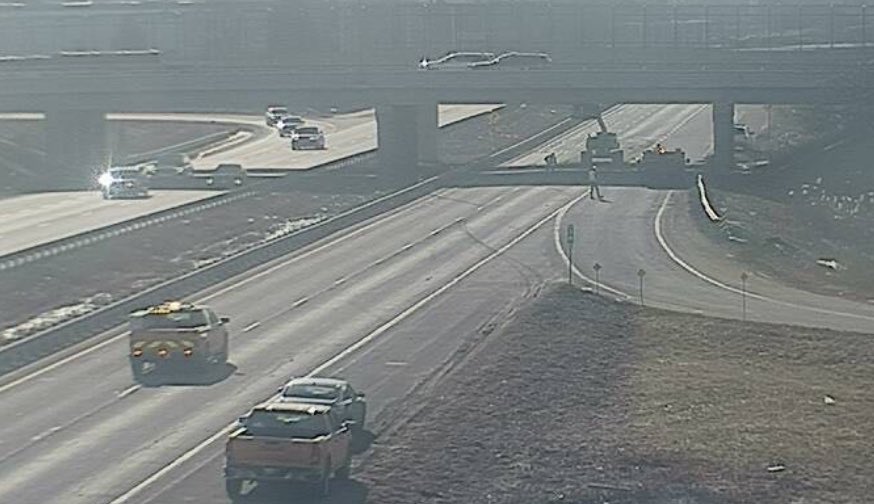 #TRAFFIC: Transport Truck Hauling Excavator Struck Bridge On📍Hwy. 403 WB At Wayne Gretzky Parkway In Brantford,ON ⛔️All WB Lanes Closed.