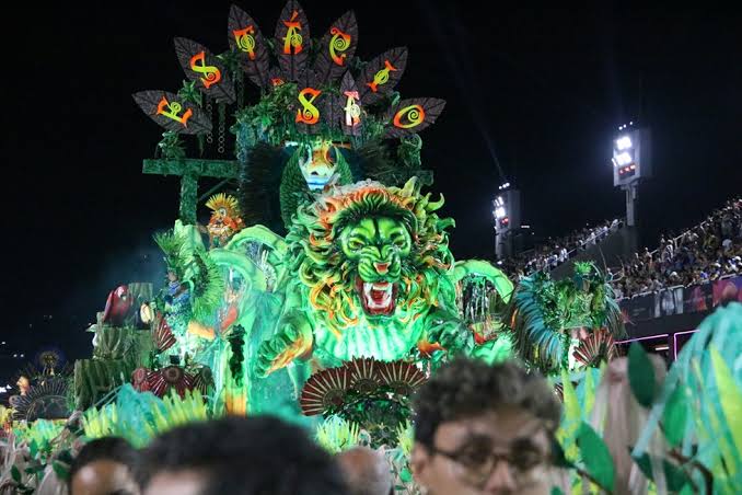 MeusEnredos's tweet photo. 2025, @GresEstacioDeSa 🔴⚪

• O Leão se Engerou em Encantado Amazônico • 

"Jaci, já faz tempo é testemunha ocular
Eu bem-te-vi na história que vou contar
Vai, Leão! Vai encontrar Suçuarana
À sombra de uma imburana
Ao lado de mil tracajás" 🎶 https://t.co/nwjUlrfGz3
