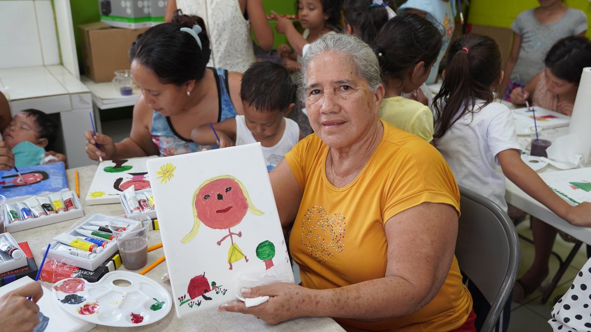 OIMhonduras's tweet photo. 🎨💜En el marco del #8M, visitamos el #CDAJ La Esperanza en Choloma, donde realizamos una jornada de arte y reflexión para el empoderamiento de las mujeres.
Desde @OIMHonduras seguimos impulsando espacios de apoyo y crecimiento para mujeres migrantes y desplazadas.
#IWD2025 https://t.co/ESHR044BYE