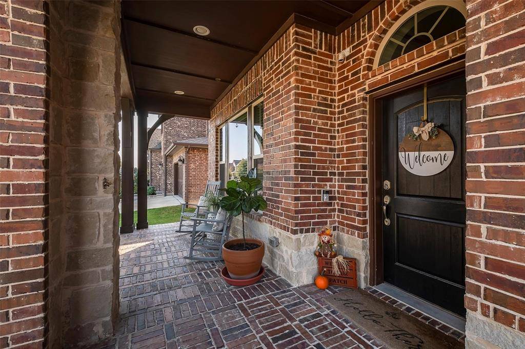 dedegalindo's tweet photo. 🌟 Highly motivated seller for this beautiful home at 1445 11th Street in Argyle, TX. Enjoy the open-concept design, gourmet kitchen, and a cozy living room with a fireplace. 🏠\n\nhttps://www.soldbydede.com/d8rcq8r7\n\n#PriceReduction #HomeForSale #ArgyleTX #RealEstate https://t.co/4J2ONzIH60