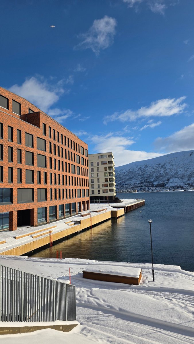 Little bit sunshine ☀️ in between a lot of snow ❄️🌨️

#sun #maybe #spring #tromsø #tromso #arctic #norway