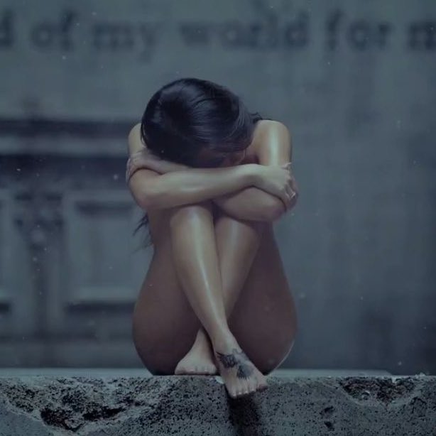 bomsoulmate's tweet image. missing you by 2NE1 being the most loved ballad by kpop idols, a thread;