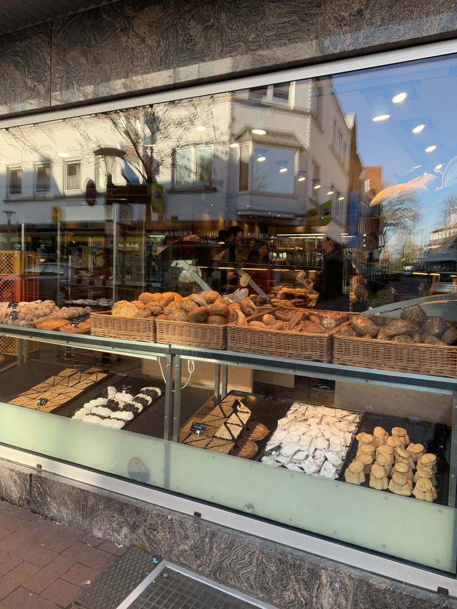 ドイツのローカルパン屋さん。
オランダに比べて安くて旨い😋

#オランダ在住 #オランダ生活