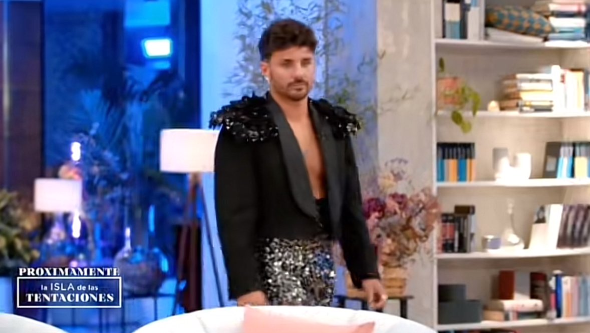 SOOYYOOO_11's tweet photo. A nosotros nos caen mal pero a los de peluquería, maquillaje y estilismo peor  #LaIsla3MesesDespués1 https://t.co/7UWaD3ZiOQ