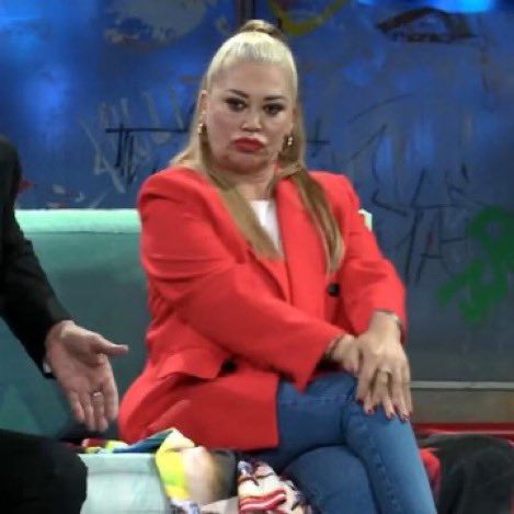 Gabriela en el cuarto esperando que le vuelvan a llamar para destrozar a la siguiente pareja:

#LaIsla3MesesDespués1