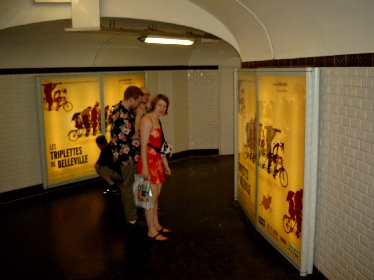 CMVAHeymans's tweet image. A memory from 2003. I wore the flowers-shirt. I worked on "Les Triplettes de Belleville/Belleville Rendez-Vous" in 2001.  Here I was in Paris looking at the posters of this movie with my dear friend Joke Eycken who worked on the film as an animator too.
#triplettesdebelleville