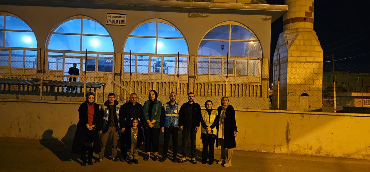 AkGenclikBatman's tweet photo. 🕌Hz. Musa Camii
🕌Ayhanlar Camii

Teravih sonrası vatandaşlarımıza tatlı ikram edip sıcak sohbetler ediyoruz☺️ https://t.co/Lv0WTfivAA