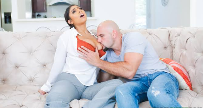 مستر ابرام طول الوقت فى السنتر و هو بيشرح يقول عليا غبية و يعزأنى قدام صحباتى و الولاد فى السنتر 
بعد الحصة ياخدنى يشرحلى لوحدى