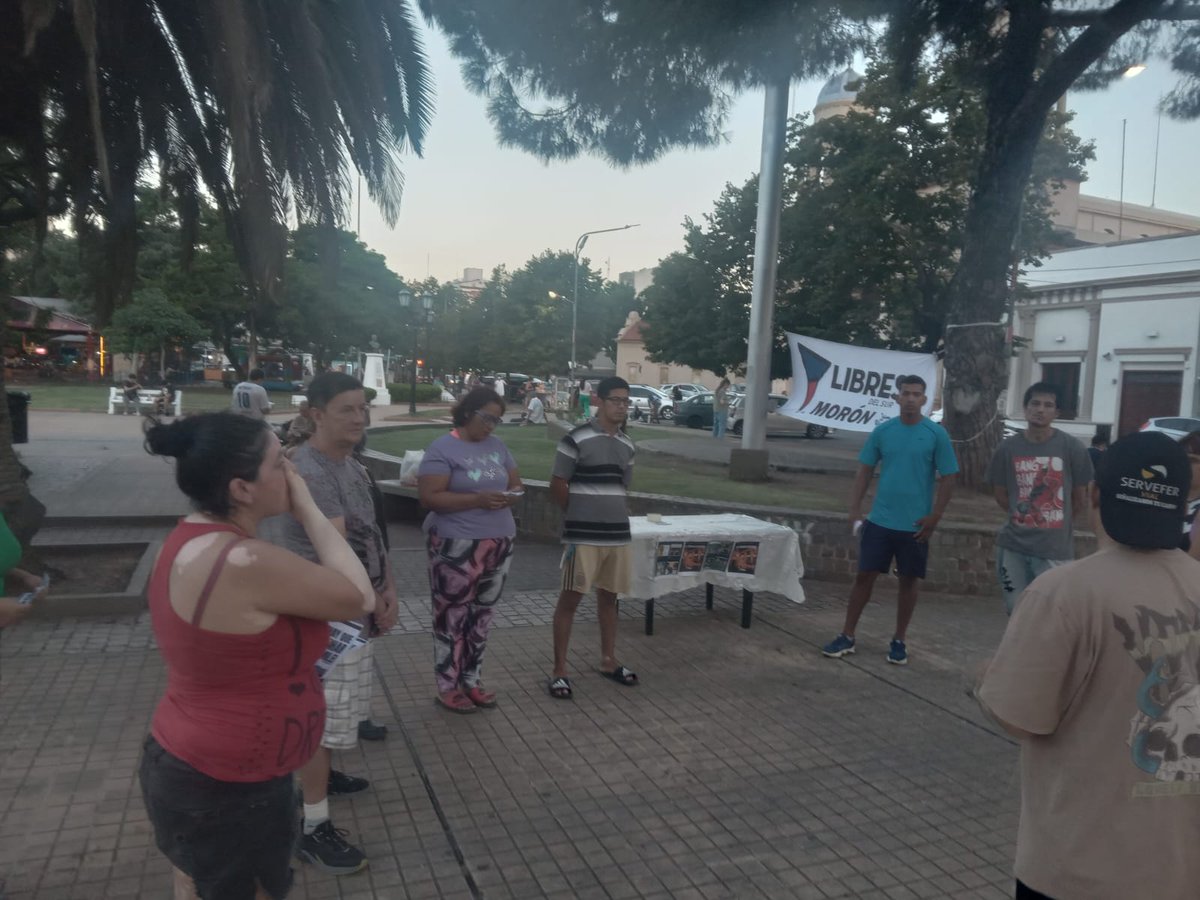 LibresMoron's tweet photo. hay que llenar las calles de gente para que este gobierno y sus políticas ajustadoras y represoras sean derrotados.

#hayqueecharamilei https://t.co/2FYXenD12r