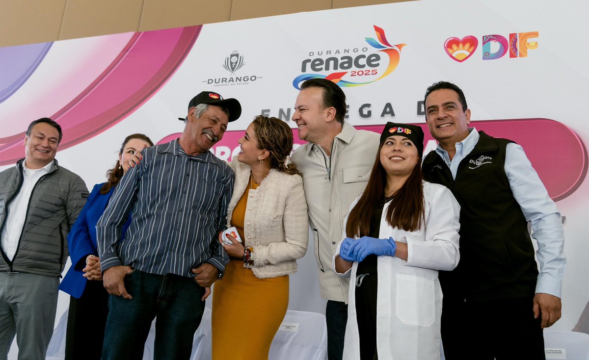 Con la entrega de ayuda para casas de día y placas dentales, mejoramos vidas y brindamos seguridad. ¡Miren esas sonrisas! 😁

Gracias al gran equipo del <a href="/DIF_Durango/">DIF Estatal Durango</a>, liderado por <a href="/Marisol_rosso/">Marisol Rosso</a>, y al trabajo conjunto con el alcalde <a href="/josejoseantonio/">Toño Ochoa</a>, seguiremos beneficiando a más