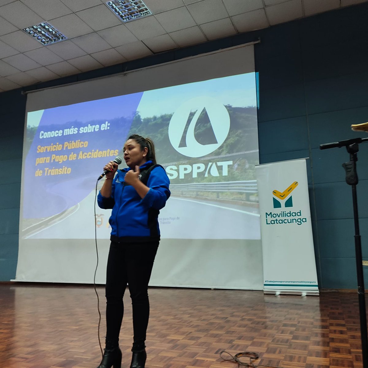 SPPAT_Ec's tweet photo. Iniciamos la semana con charlas informativas en #Cotopaxi, con miembros de la Escuela de Perfeccionamiento de Aerotécnicos #EPAE de la @FuerzaAereaEc, sobre las protecciones que el #SPPAT otorga ante accidentes de tránsito.
Infórmate en: https://t.co/6VaczFgUzt
#ElNuevoSppat https://t.co/ZN6EMzbFfS