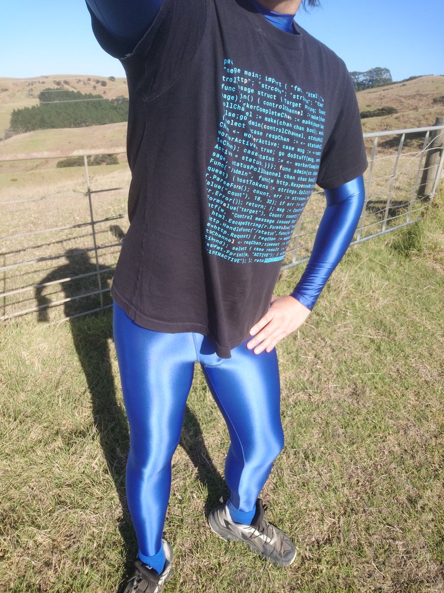 SnowSpottycats's tweet photo. This week's walkies/work out base layer, being a shiny blue boy~ 💙

However, with such a lighter (non-black) coloured spandex, after you work up a sweat.. as you can clearly see.. all the moist patches.. 😅

Imagine if you're at gym packed with other hot cuties 😳

#TMITuesday https://t.co/JiRWmHVeef