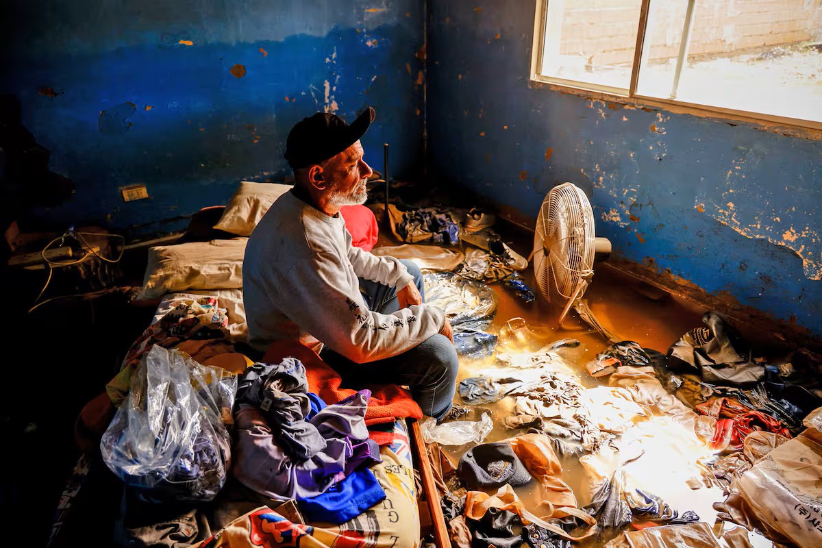 #TODOSXBAHÍABLANCA. Bahía Blanca se encuentra en emergencia nacional 🙏. Entre todos podemos ayudar a aliviar a quienes más nos necesitan, ya sea colaborando con insumos 🧴 o haciendo donaciones monetarias 💵. En este 🧵te contamos todas las formas en las que podés dar una mano👇