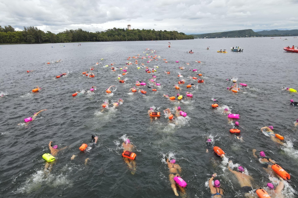 gobdecordoba's tweet image. 🏊🏻‍♀️🏆 #Oceanman en #Embalse: la competencia internacional de aguas abiertas más importante del mundo, tuvo lugar en #Córdoba por primera vez.

🥇🥈 Participaron más de 1.200 competidores representando a más de 18 países. El certamen se realizó en #PlayaCeibo durante dos jornadas