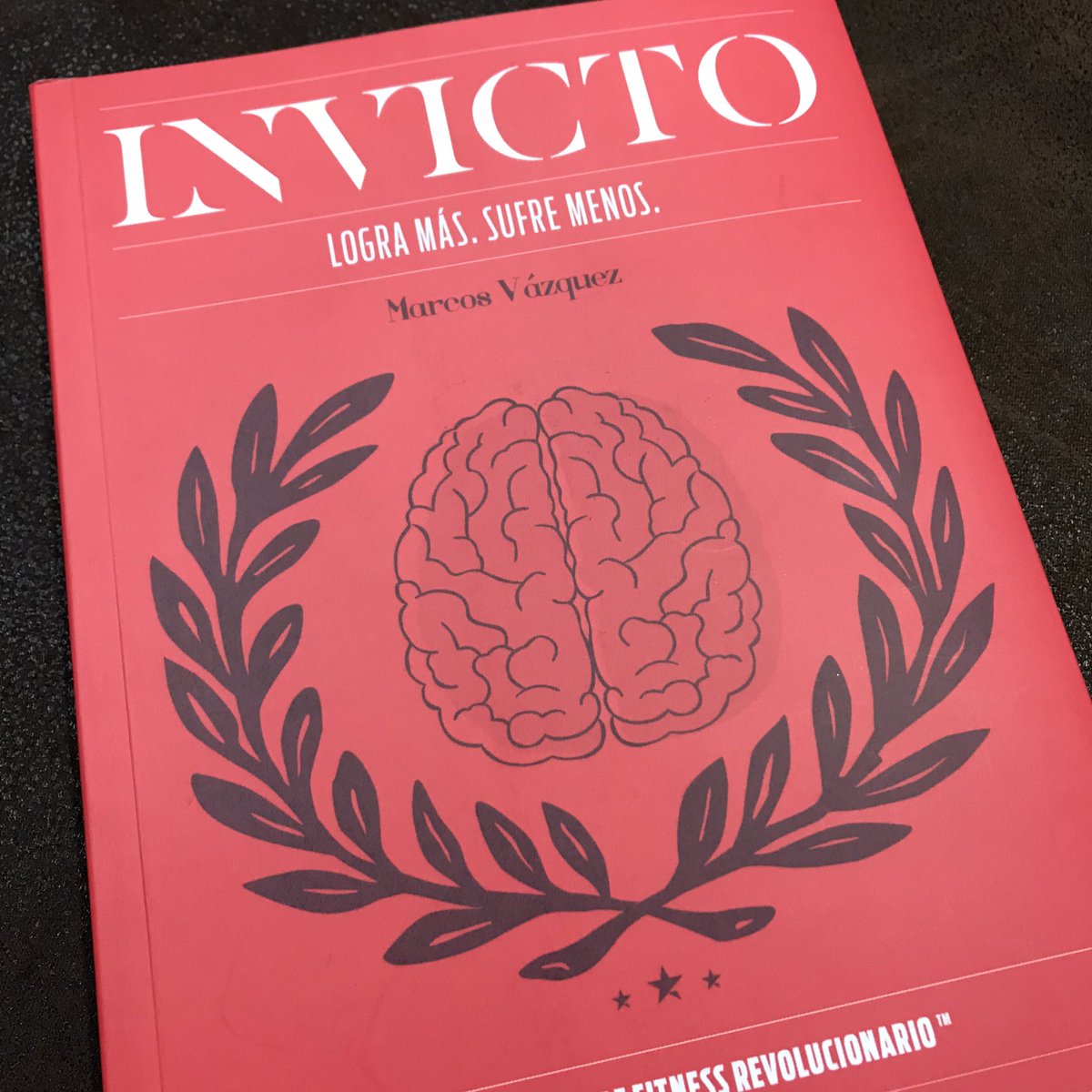 Estoico Virtuoso (@estoicovirtuoso) on Twitter photo ‘Invicto: Logra más. Sufre menos’, de <a href="/FITrebelde/">Marcos-FitRebelde</a> , es una guía para fortalecer la mente frente a los desafíos de la vida.
Combinando principios estoicos y psicología moderna, se busca mejorar la determinación y la disciplina.
Estas son 12 ideas que me han gustado.👇
/HILO/ 🧵 ‘Invicto: Logra más. Sufre menos’, de <a href="/FITrebelde/">Marcos-FitRebelde</a> , es una guía para fortalecer la mente frente a los desafíos de la vida.
Combinando principios estoicos y psicología moderna, se busca mejorar la determinación y la disciplina.
Estas son 12 ideas que me han gustado.👇
/HILO/ 🧵