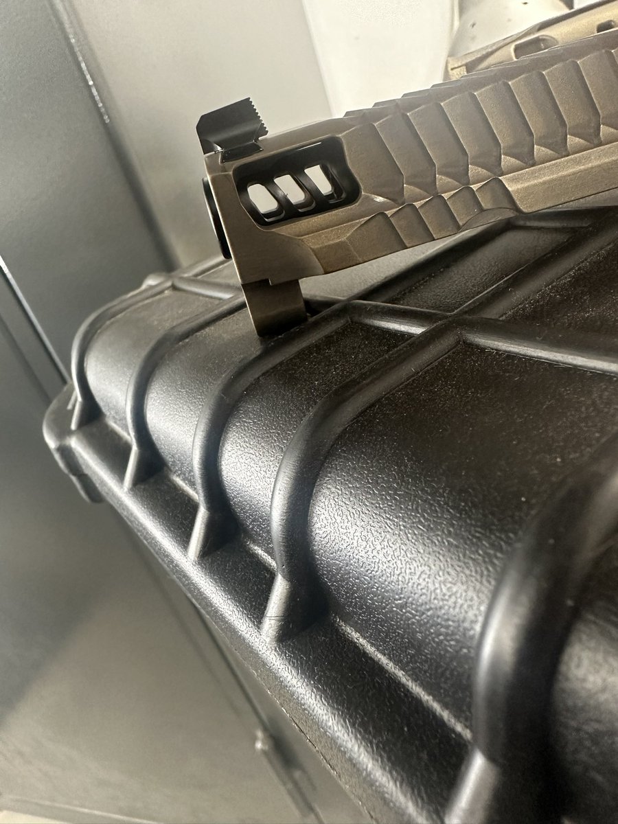 Floyds Custom Shop tweet media