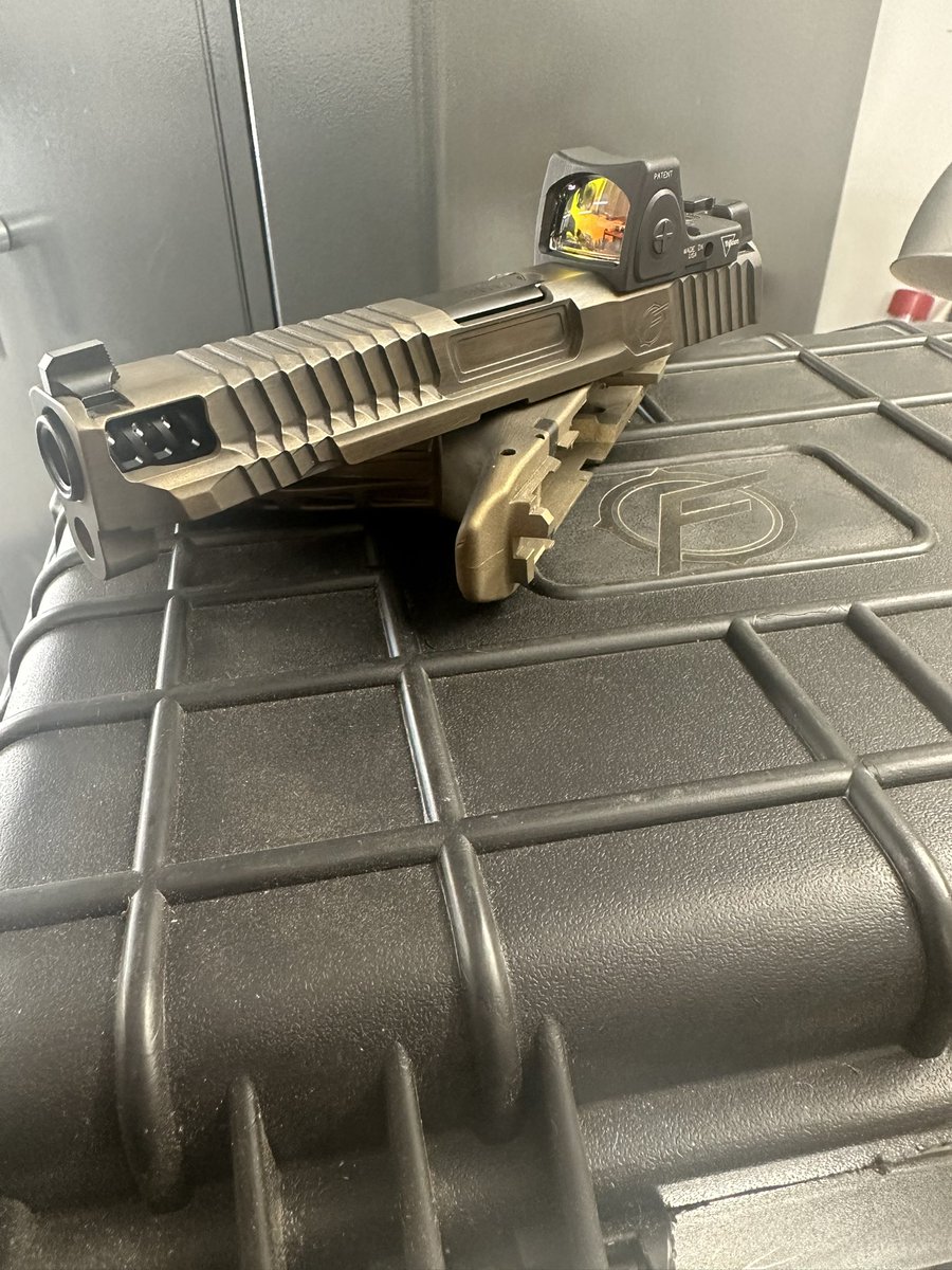 Floyds Custom Shop tweet media