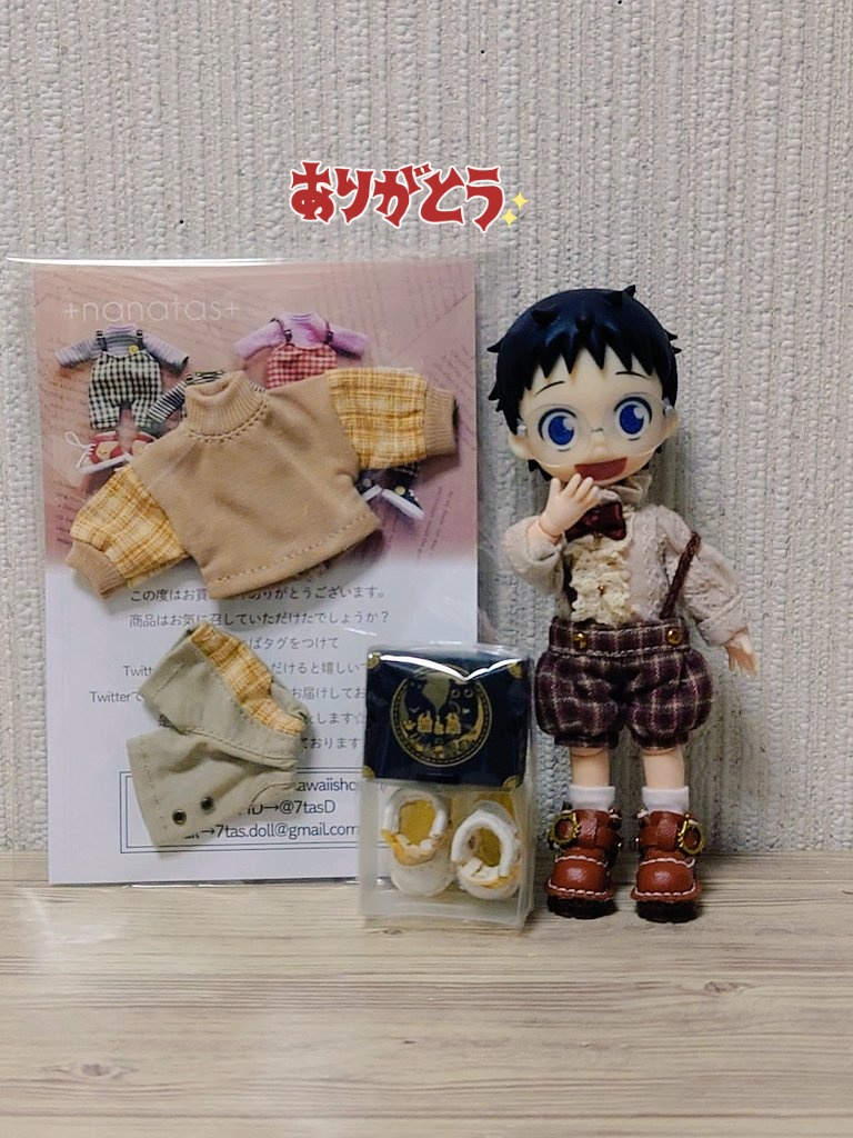 👩「坂道くん、お誕生日プレゼント第2弾だよ😊🎁」
👓️「どっひゃー💦💦💦
すでに頂いたのにそんなに頂けませんよ💦」
👩「絶対に似合うから遠慮なく貰って😄」
👓️「あ、ありがとうございます✨」
やっぱり似合うね😆💛
👕ナナタス様（<a href="/7tasD/">+ナナタス+小さなドールのお洋服やさん</a>）
👟猫と梟の仕立て屋さん（<a href="/neko_to_fukurou/">猫と梟の仕立て屋さん</a>）