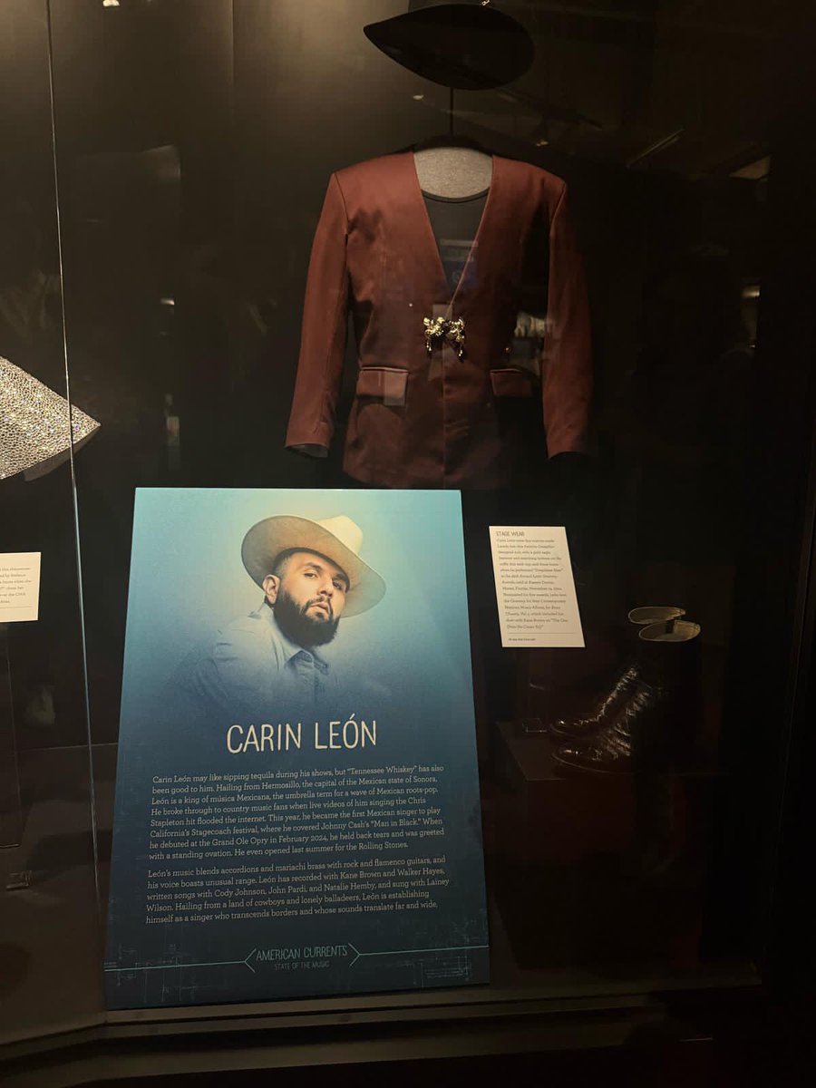 ESTO ES DIGNO DE RECONOCERSE Y DE ORGULLO !!
Del Sahuaro pa"l mundo!!
At the country music hall of fame!!! en Nashville...ahí está el Carin <a href="/carinleonofi/">CARIN LEON</a> <a href="/carinleon_upd/">CARIN LEON WORLD</a> 
El Carin león de Hermosillo, Sonora .