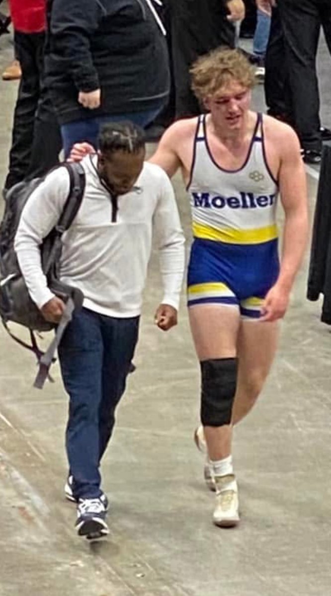 Perhaps my favorite photo from last night. Two state champions embracing the moment. 

Coach Germane Lindsey
2007 State Champion

Will Adkins
2025 State Champion 

Tradition Lives Here! #GoBigMoe