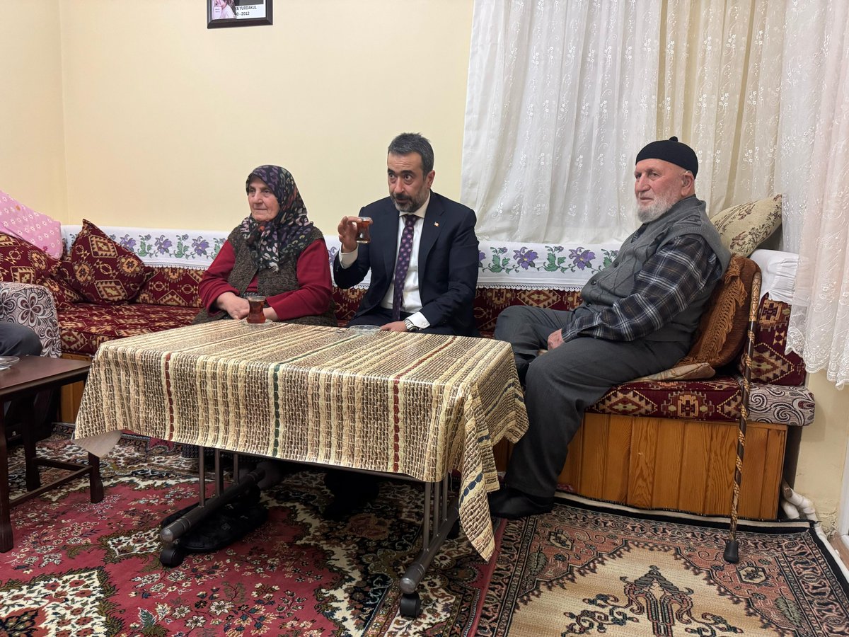 İl Başkanımız <a href="/hakanhanozcan/">Hakan Han ÖZCAN 🇹🇷</a>, kahraman şehit polisimiz Zekeriya Yurdakul’un kıymetli babası Hayrettin amcayı ziyaret etti. 

Şehidimiz Zekeriya Yurdakul’u rahmet ve minnetle anıyor, aziz hatırasını saygıyla yâd ediyoruz. Ruhu şad, mekânı cennet olsun.