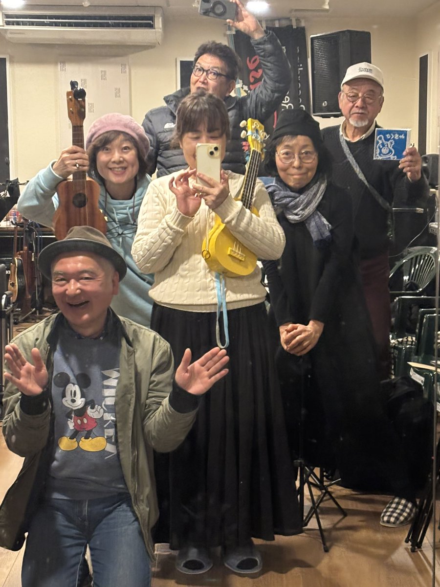 kiyannocat's tweet photo. 出張ウクレレエイドマヌーシュバンドWS、3/10も楽しく終了。少人数ながらアドリブの極意を聞く貴重な機会、刺激的な回となりました。次回は3/12(水)。3/30祖師ヶ谷公園でのさくらフェス練習ラストとなります。ご一緒されたい方はご連絡くださいませ。
#gypsyswing #ukulele #ウクレレジャズ https://t.co/pK824224s0
