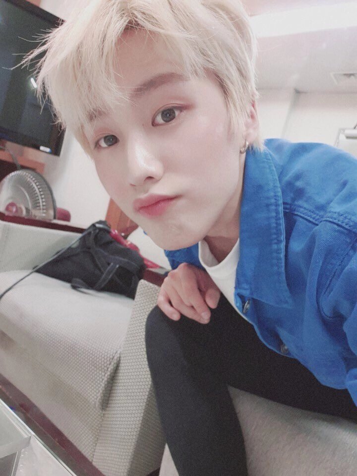 boyznation_'s tweet image. Desde que se anunció el #𝚜a𝕚𝐥o͞𝐫s瑞穂છ𝑑e̤𝕓ut⁩, yo ya me encontraba más que listo para disfrutar de un día tan importante y lo hice como debe ser, subiendo el volumen al maximo mientras bailo ⁦#𝚙ōpp𝕪權·𝚜a𝕚𝐥o͞𝐫s⁩

   𝑙ō𝚟iᥱ's ✺ 𓈒࿓ 秘密  𝑔ard𝕖n