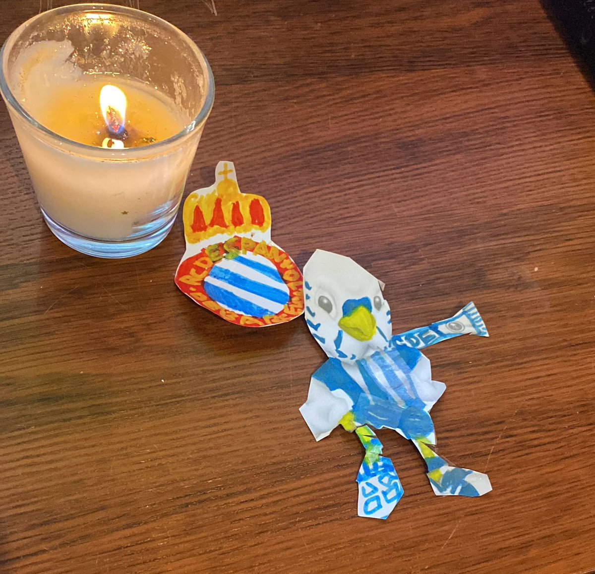 Ramón Gutiérrez B. (@rgbrgblcm) on Twitter photo Eric de 7 años, socio-abonado del <a href="/RCDEspanyol/">RCD Espanyol de Barcelona</a> desde el día que nació no puede ir al partido,mañana tiene cole,ha hecho estos dibujos y le ha pedido a su mami q encienda una vela , Eric vamos a ganar #deavisanets #pericodGirona Eric de 7 años, socio-abonado del <a href="/RCDEspanyol/">RCD Espanyol de Barcelona</a> desde el día que nació no puede ir al partido,mañana tiene cole,ha hecho estos dibujos y le ha pedido a su mami q encienda una vela , Eric vamos a ganar #deavisanets #pericodGirona