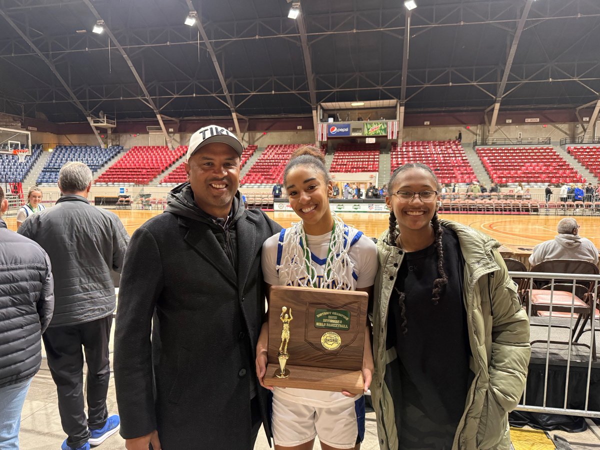 Its bittersweet seeing my daughter play her final career basketball game. Back-to-back conference and district champs were a great feat to end on.  Now on to track! 

#HoosierDaddy #Girldad